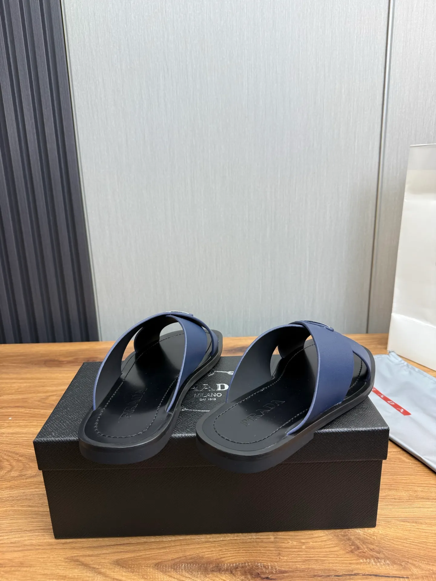 Factory price 340💰 ＰＲＡＤＡPrada - popular men's slippers hot sale 🔥 🩴Official website one to one production 38-45 sizes 45 46 🉑️Customized!